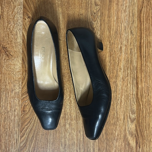 Gucci Shoes - Gucci Black Heels Sleek Leather Design Sz 8